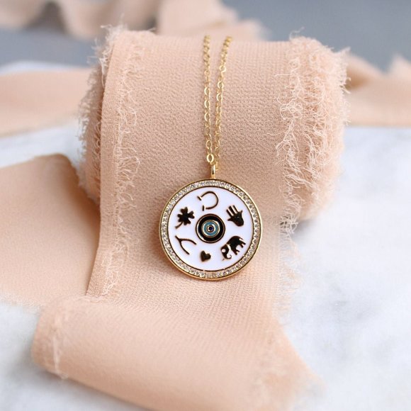 Crystal point necklace, floating rose quartz pendant necklace - Picture 5 of 5